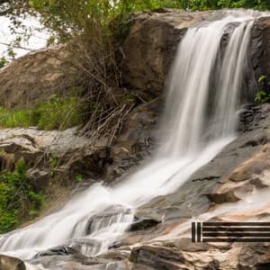 Klänge Des Ruhigen Waldflusses - Wasserfallgeräusche