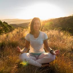 Quietud En El Sonido: Música De Piano Para Meditación - Teclas Mágicas