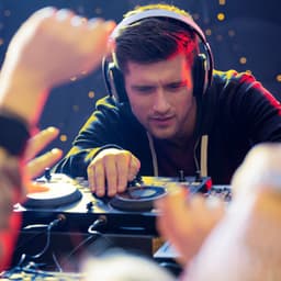 Rain's Calm Embrace: Binaural Focus Meditation - Forest Rain FX