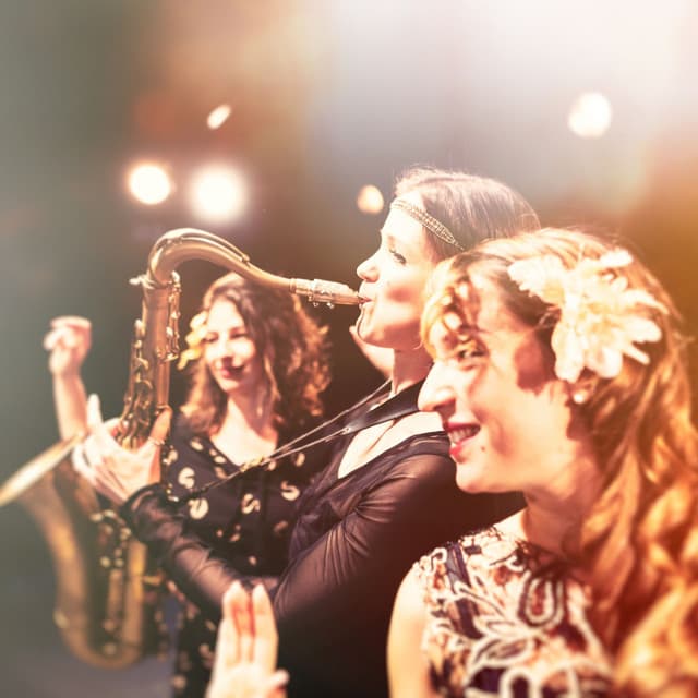 Swing Chronicles: Tales of Timeless Jazz Rhythms - Jazz Radio