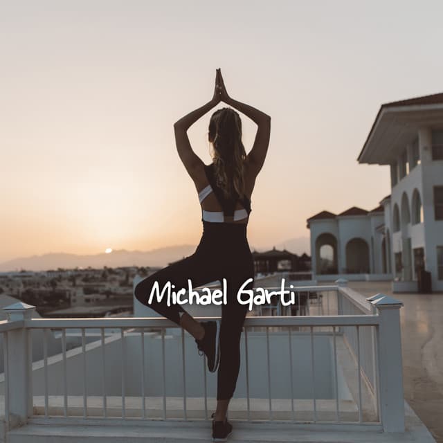 Yoga Daybreak Flow: Mindful Morning Movement - Michael Garti