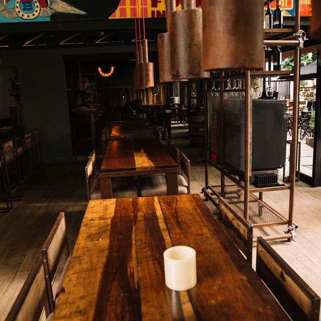 Retro Café & Restaurant Lounge: Classic Bebop Jazz for Uplifting Vibes - Clasics Coffeehouse