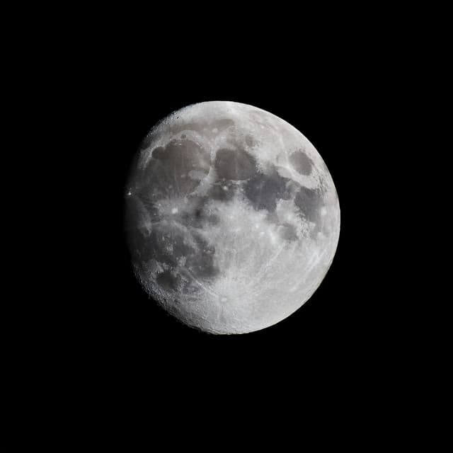 Quietud Nocturna: Melodías Delicadas Para La Paz Del Anochecer - Serenidad y Bienestar