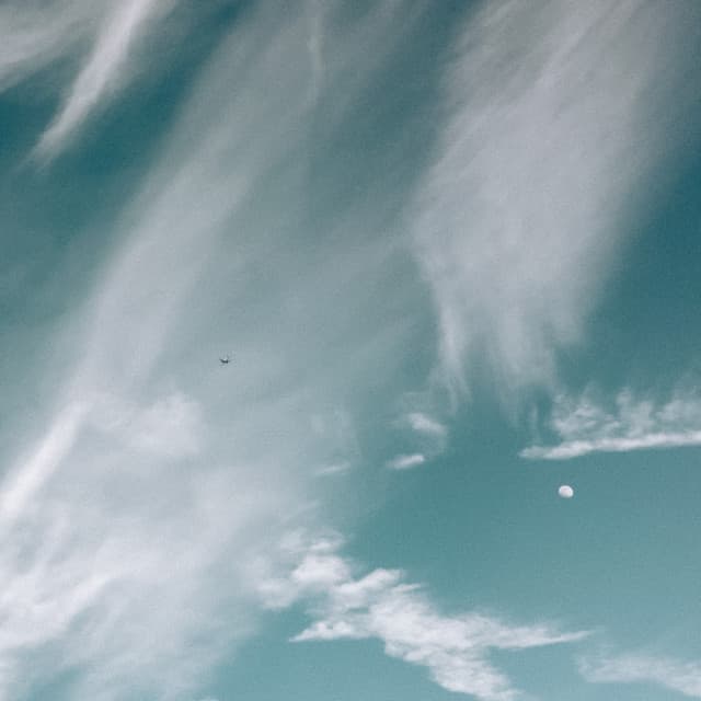 1 Ambient : Clouds Of Calm - White Noise Therapy